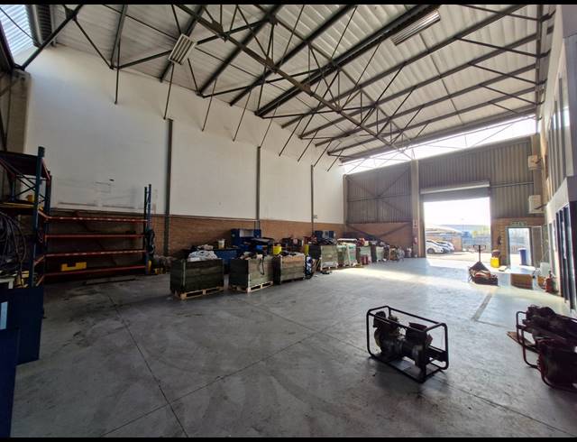 1,350M² WAREHOUSE TO LET IN JET PARK